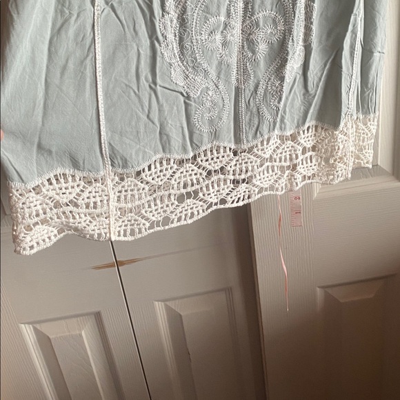 Ultra Pink NWT Soft Green & Cream Crochet Scoop Neck 100% Rayon Blouse Large - Picture 7 of 11